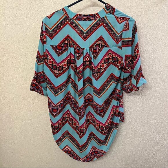 Discreet Colorful Southwest Pattern V-Neck Tunic - Picture 4 of 5